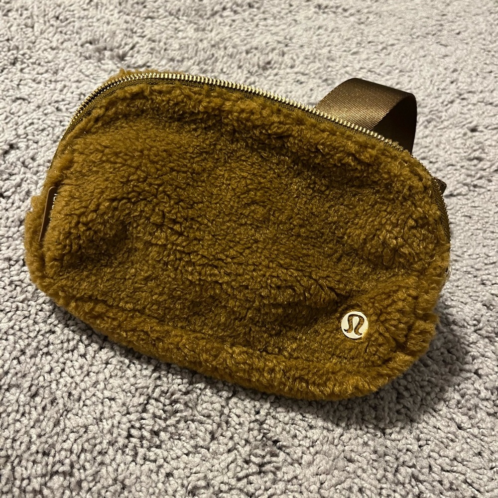 Lululemon Everywhere Belt Bag 1L *Fleece Burnt Caramel
